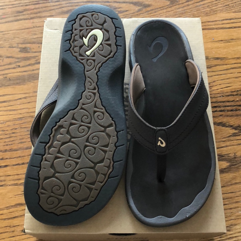 OluKai NIB women’s size 8 leather flip flops